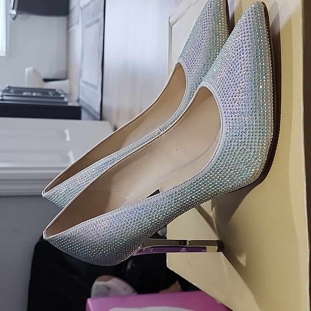 Fresh Pointy Toe Pumps brand new
